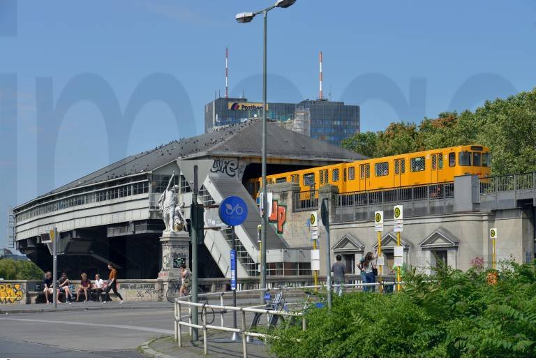 Berlin, U-Bahnhof Hallesches Tor (present day)